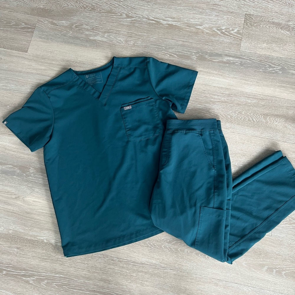 Teal Figs Scrub Set